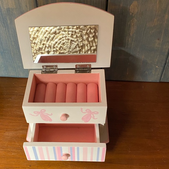 Maggie Miller Ballerina Girl’s Jewelry Box - Picture 5 of 12